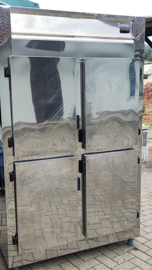 Expositor refrigerado comercial em inox recuperado